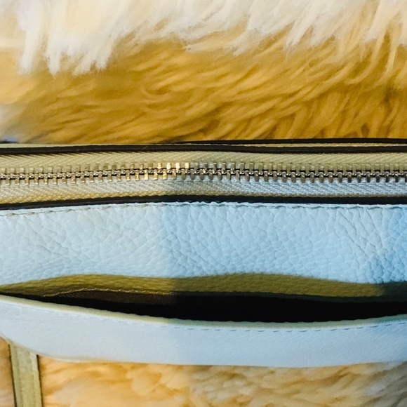 "Brand New" Vince Camuto crossbody bag - Picture 3 of 10